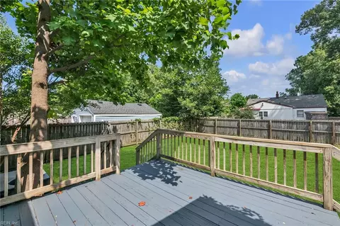 Exterior - 424 E Ocean Ave, Norfolk, VA 23503 photo 9 of 9