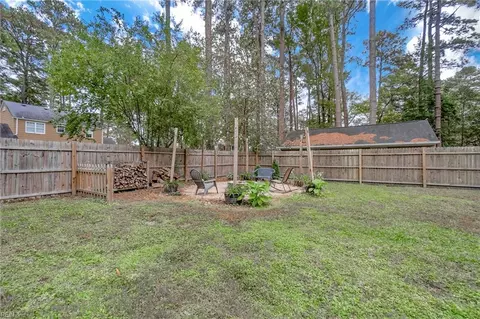 Exterior - 217 Hall Dr, Chesapeake, VA 23322 photo 10 of 11
