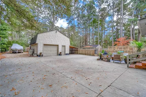 Exterior - 217 Hall Dr, Chesapeake, VA 23322 photo 6 of 11