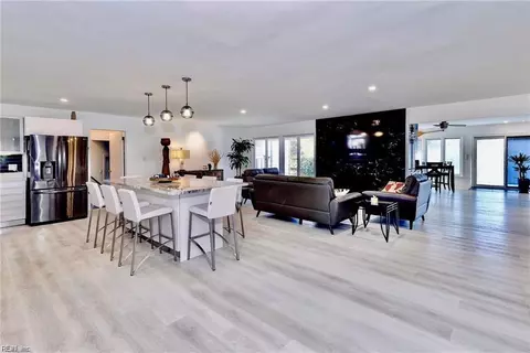 35 Adriatic Dr, Hampton, VA 23664 photo 2