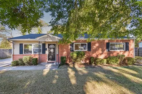 4964 Clover St, Virginia Beach, VA 23462