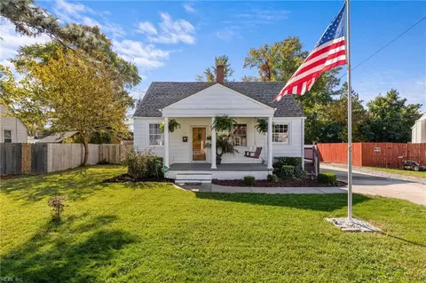 215 Tareyton Ln, Portsmouth, VA 23701