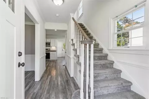 47 Franklin Rd, Newport News, VA 23601