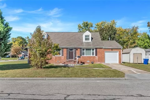 709 Hemlock Rd, Newport News, VA 23601