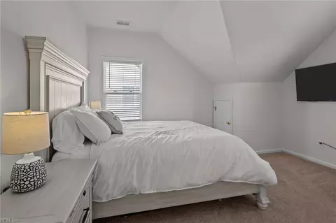 Bedroom - 1025 Windward Ln, Suffolk, VA 23435 photo 6 of 8