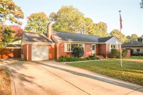 7 Barbour Dr, Newport News, VA 23606