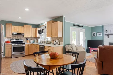341 Deaton Dr, Hampton, VA 23669 photo 6