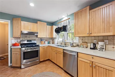 341 Deaton Dr, Hampton, VA 23669 photo 10