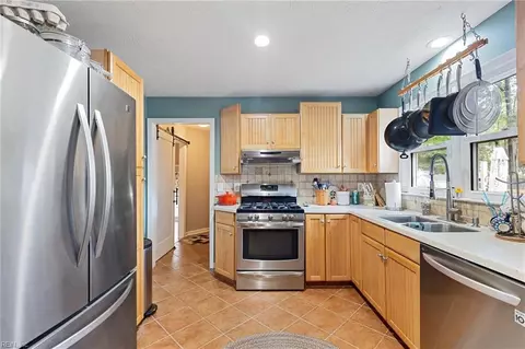 341 Deaton Dr, Hampton, VA 23669 photo 9