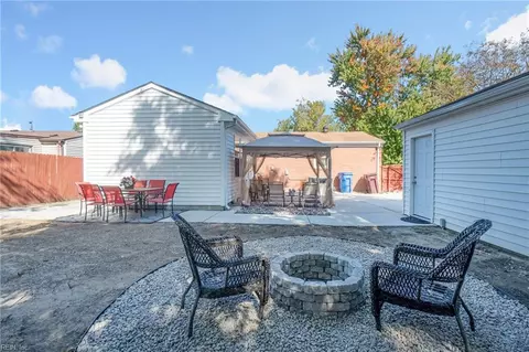 2910 Mattox Dr, Chesapeake, VA 23325