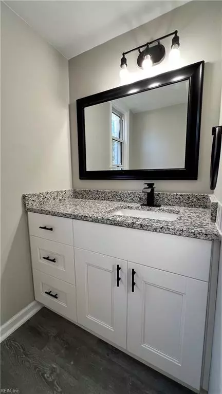 Bath - 128 Armstrong Dr, Hampton, VA 23669 photo 2 of 5