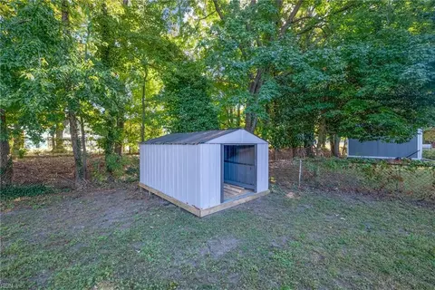 Exterior - 820 Arlington Ter, Hampton, VA 23666 photo 9 of 9