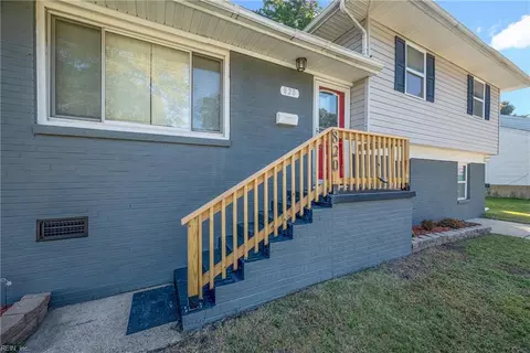 Exterior - 820 Arlington Ter, Hampton, VA 23666 photo 5 of 9