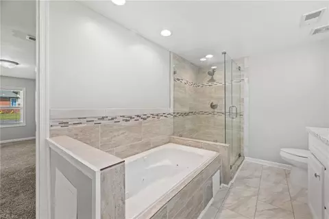 Bath - 820 Arlington Ter, Hampton, VA 23666 photo 2 of 4
