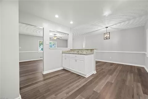 Entry Way - 820 Arlington Ter, Hampton, VA 23666 photo 2 of 2