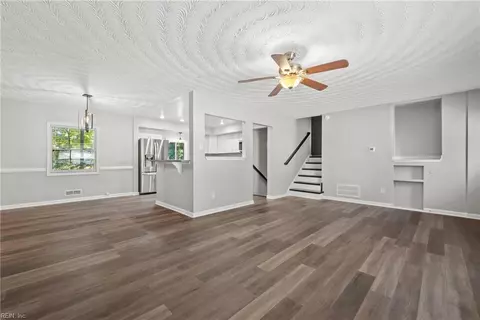 Living - 820 Arlington Ter, Hampton, VA 23666 photo 3 of 5
