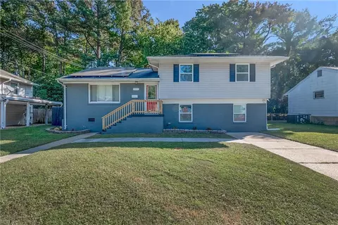 Exterior - 820 Arlington Ter, Hampton, VA 23666 photo 3 of 9