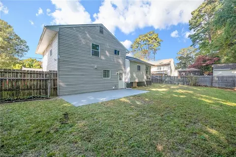 Exterior - 820 Arlington Ter, Hampton, VA 23666 photo 6 of 9