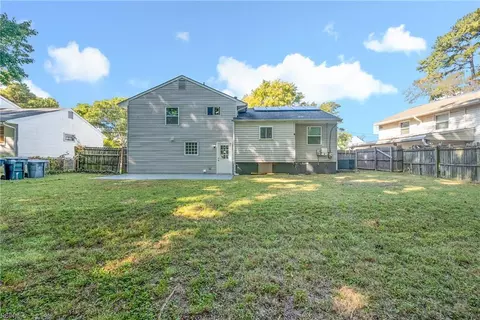 Exterior - 820 Arlington Ter, Hampton, VA 23666 photo 7 of 9