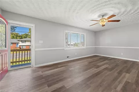 Living - 820 Arlington Ter, Hampton, VA 23666 photo 1 of 5