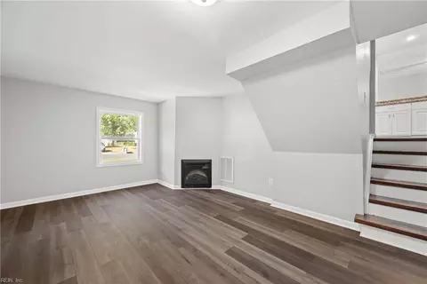 Living - 820 Arlington Ter, Hampton, VA 23666 photo 5 of 5