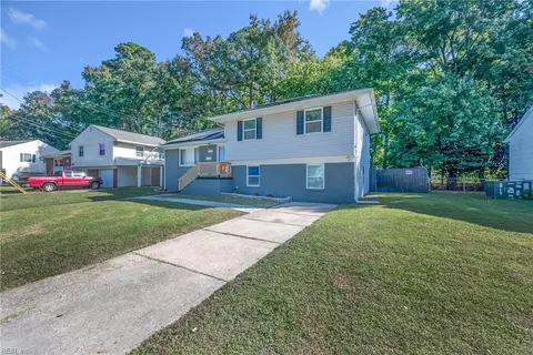 Exterior - 820 Arlington Ter, Hampton, VA 23666 photo 4 of 9