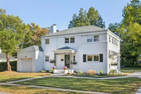 2208 Crescent Dr, Hampton, VA 23661
