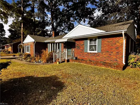 402 Park Manor Rd, Portsmouth, VA 23701