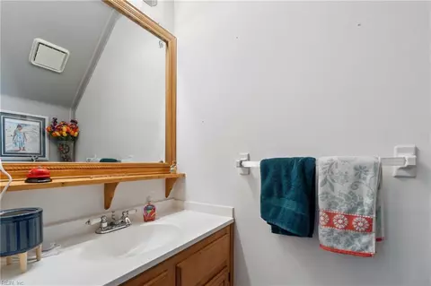 Bath - 4313 Thomas Ln, Chesapeake, VA 23321 photo 1 of 4