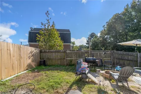 Exterior - 4313 Thomas Ln, Chesapeake, VA 23321 photo 3 of 3