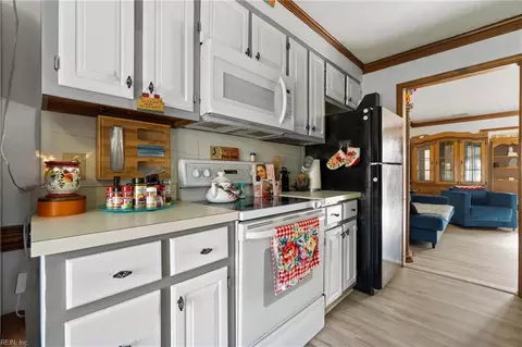 Kitchen - 4313 Thomas Ln, Chesapeake, VA 23321 photo 3 of 4