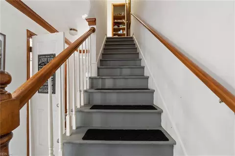 Entry Way - 4313 Thomas Ln, Chesapeake, VA 23321 photo 1 of 3