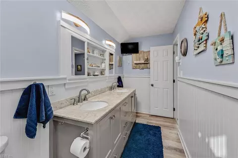 Bath - 16 Rhoda Ct, Hampton, VA 23664 photo 4 of 5