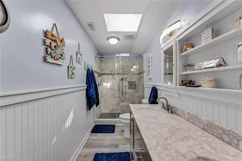 Bath - 16 Rhoda Ct, Hampton, VA 23664 photo 3 of 5