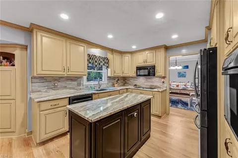 Kitchen - 16 Rhoda Ct, Hampton, VA 23664 photo 3 of 4