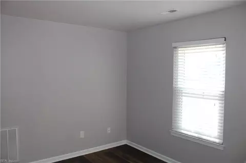 Bedroom - 40 George Ct, Hampton, VA 23663 photo 1 of 7
