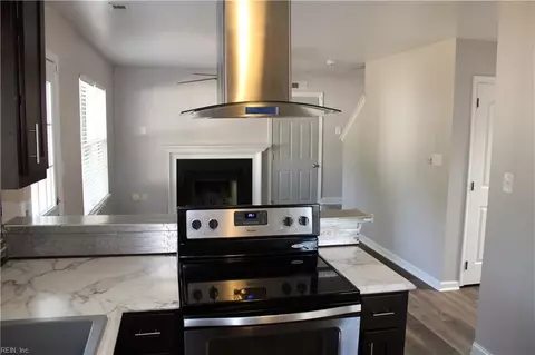 Kitchen - 40 George Ct, Hampton, VA 23663 photo 4 of 4