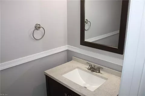 Bath - 40 George Ct, Hampton, VA 23663 photo 1 of 3