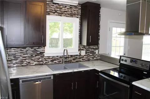 Kitchen - 40 George Ct, Hampton, VA 23663 photo 2 of 4