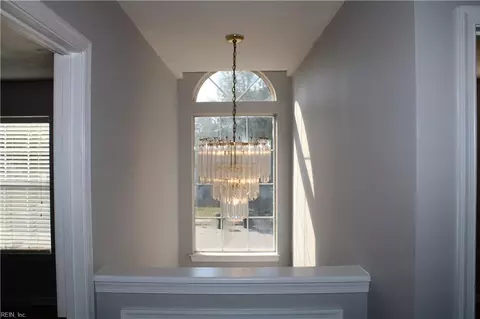 Entry Way - 40 George Ct, Hampton, VA 23663 photo 6 of 7