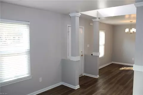 Entry Way - 40 George Ct, Hampton, VA 23663 photo 3 of 7