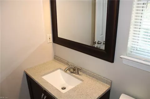 Bath - 40 George Ct, Hampton, VA 23663 photo 3 of 3