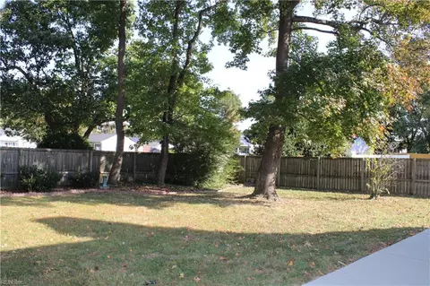 Exterior - 40 George Ct, Hampton, VA 23663 photo 9 of 9