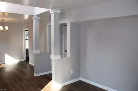 Entry Way - 40 George Ct, Hampton, VA 23663 photo 2 of 7
