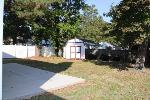 Exterior - 40 George Ct, Hampton, VA 23663 photo 5 of 9