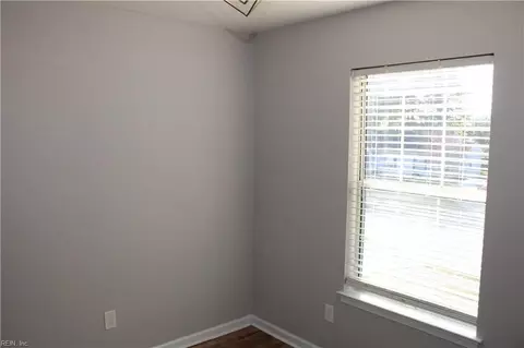 Bedroom - 40 George Ct, Hampton, VA 23663 photo 3 of 7