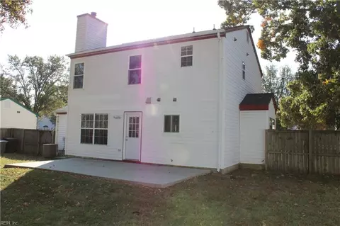 Exterior - 40 George Ct, Hampton, VA 23663 photo 7 of 9