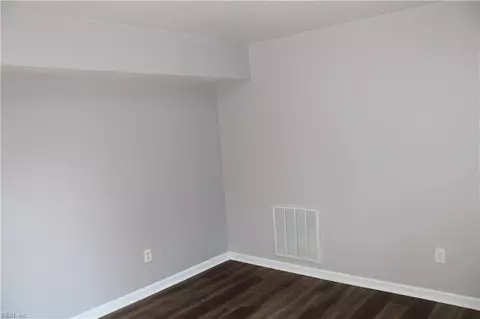 Bedroom - 40 George Ct, Hampton, VA 23663 photo 2 of 7