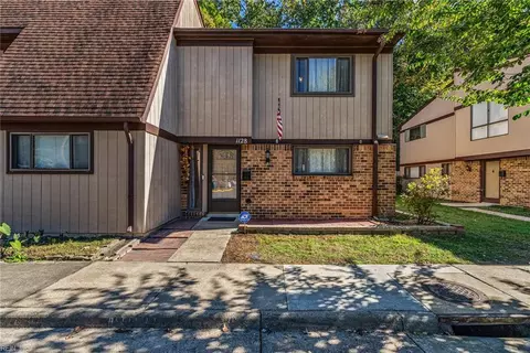 1128 Willow Green Dr, Newport News, VA 23602