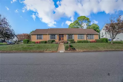 5220 Oakengate Dr, Virginia Beach, VA 23462